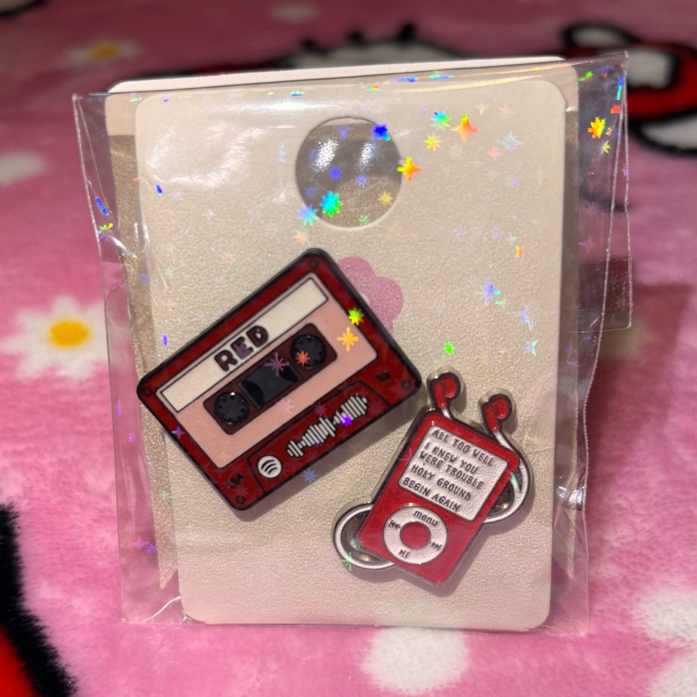 TAYLOR SWIFT “Red” Pin Set